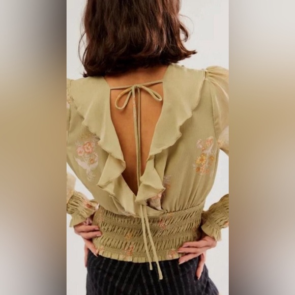 Free People Women’s Smocked So Nice Blouse, Size XS NWOT - Picture 2 of 9